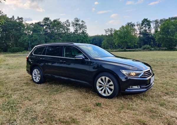 Volkswagen Passat cena 64900 przebieg: 77000, rok produkcji 2018 z Rawicz małe 631